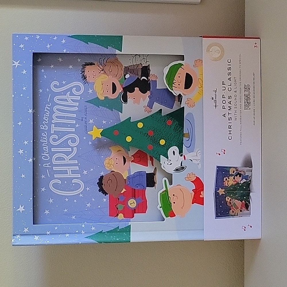 New Hallmark Peanuts.A Christmas story Large Lighted Pop Up book with  Sound.